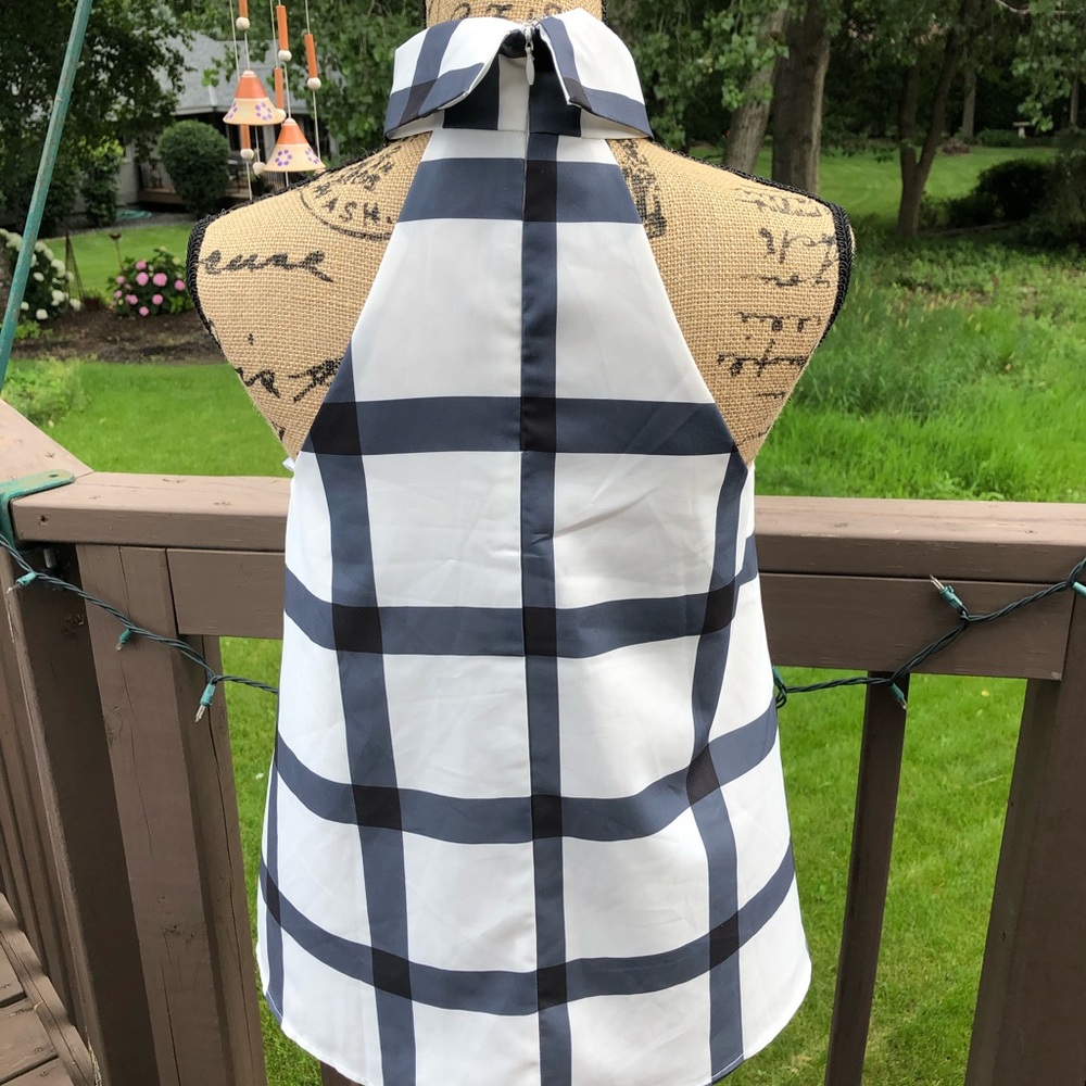 Lulu’s High Neck Sleeveless Gray and White Top - Picture 5 of 8